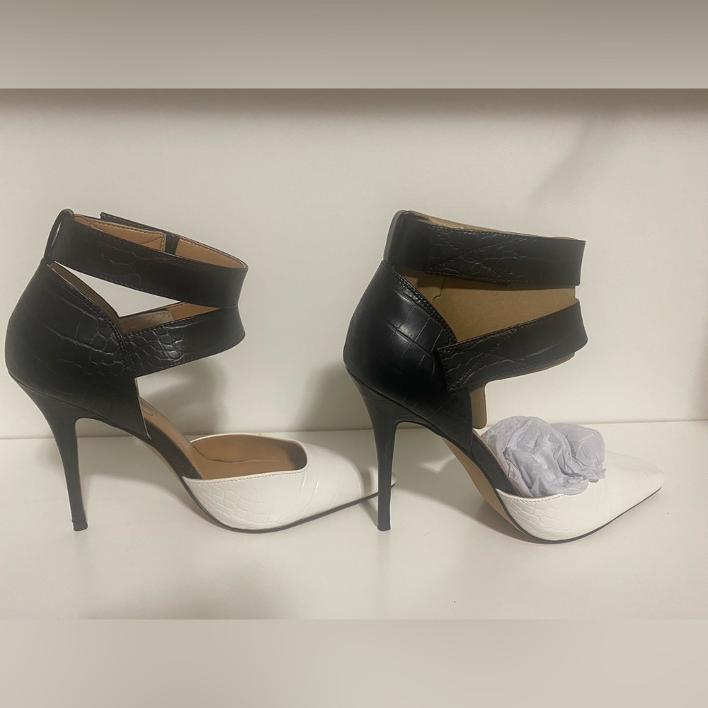 🌸🌸NEW Black and White Heels - 8.5M 🌸🌸🌸
